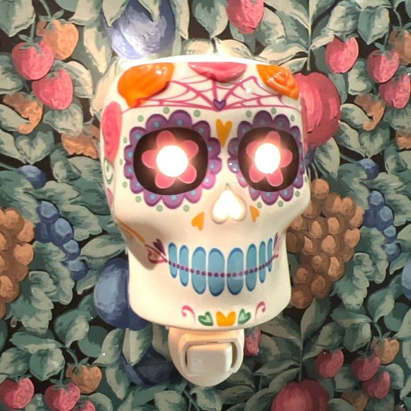 Day of the Dead Sugar Skull Wax Warmer Plug In Night Light New - Picture 2 of 6